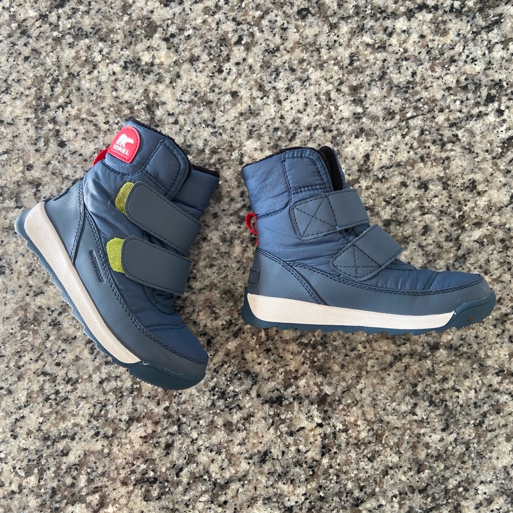 Sorel children’s Whitney II strap